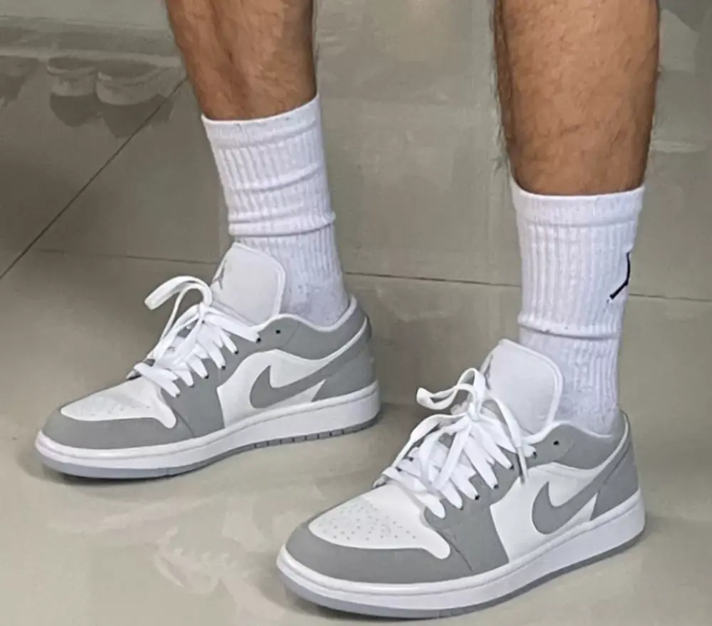 Alternative view of Giày Nike Wmns Air Jordan 1 Low 'White Wolf Grey' DC0774-105
