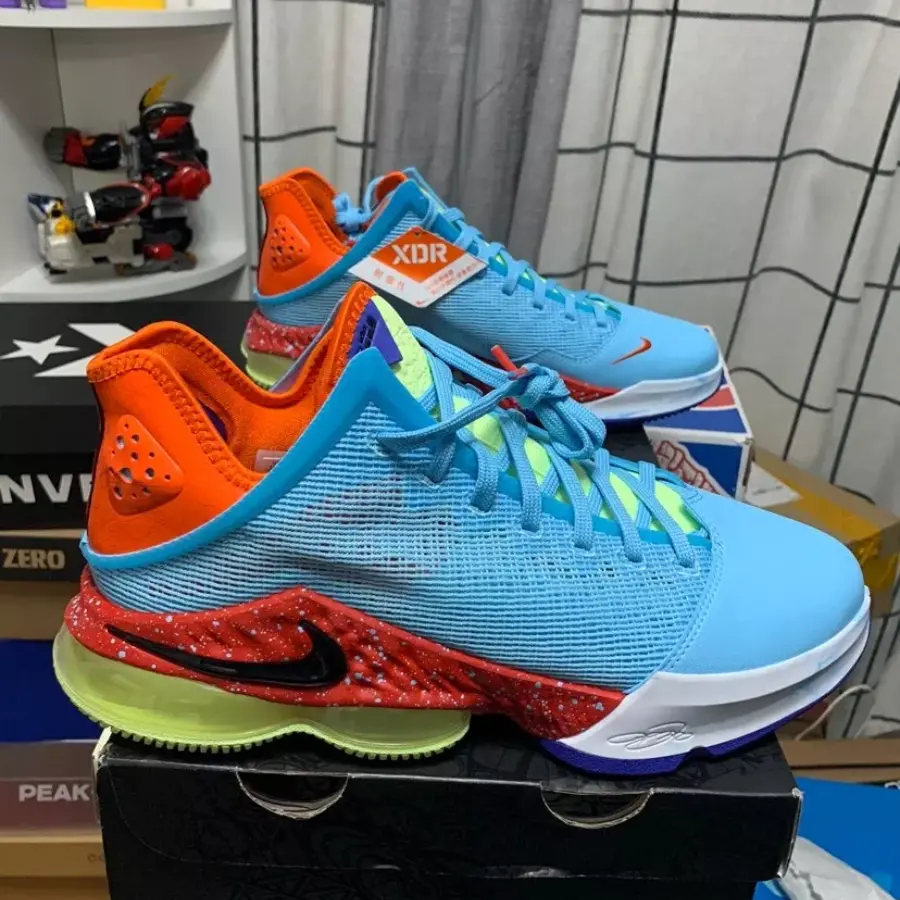 Alternative view of Giày Nike Lebron 19 Low 'Mismatch' DO9828-400