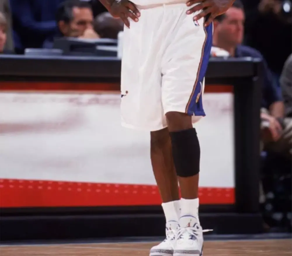 Alternative view of Giày Nike Air Jordan 3 Retro 'True Blue' 2011 136064-104