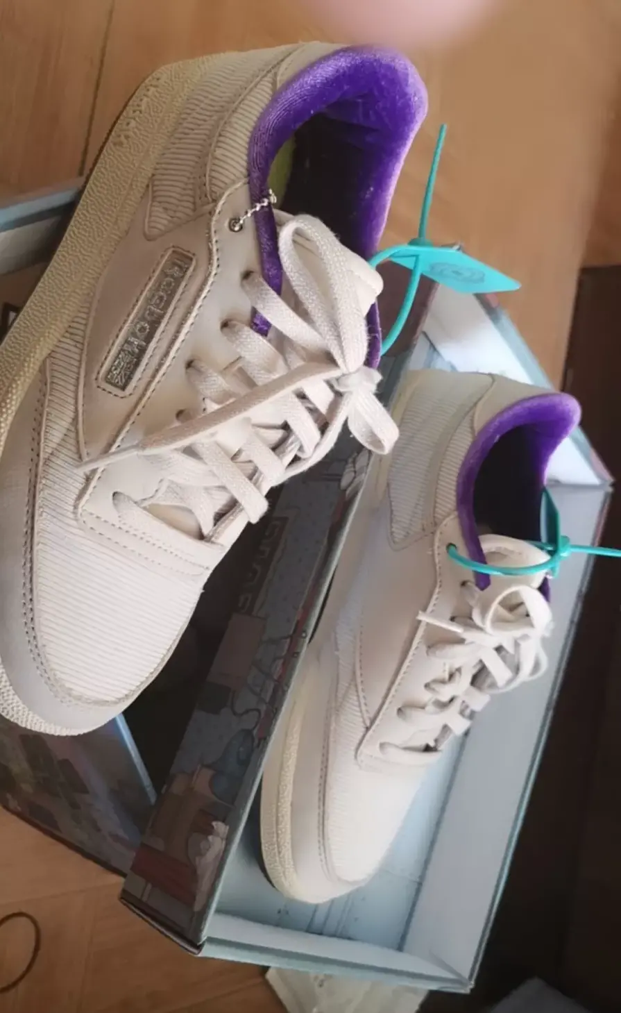 Giày Reebok Illumination's Minions x Club C 85 'Vicious 6' FZ1914 - Ảnh 4