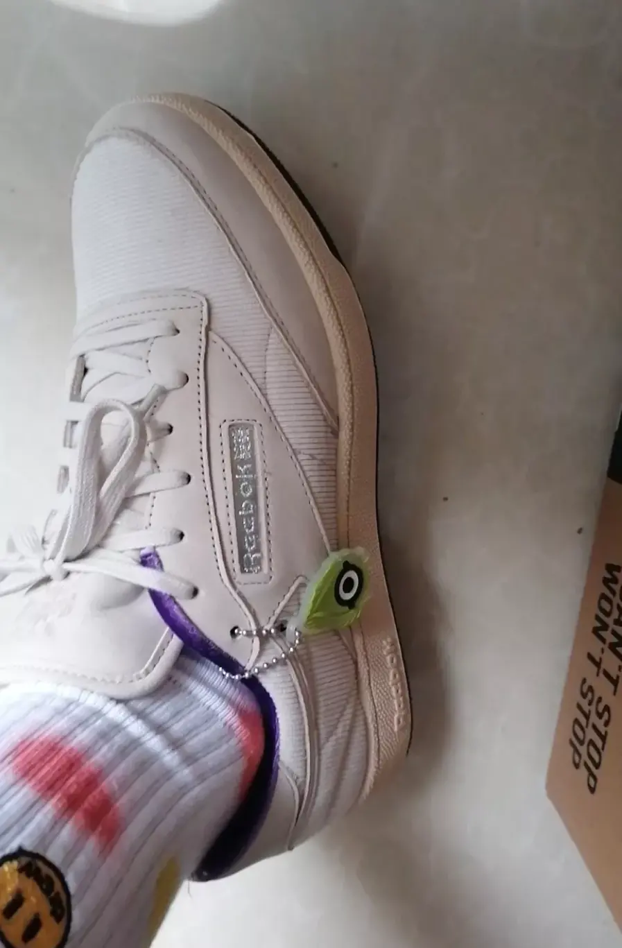 Giày Reebok Illumination's Minions x Club C 85 'Vicious 6' FZ1914 - Ảnh 3
