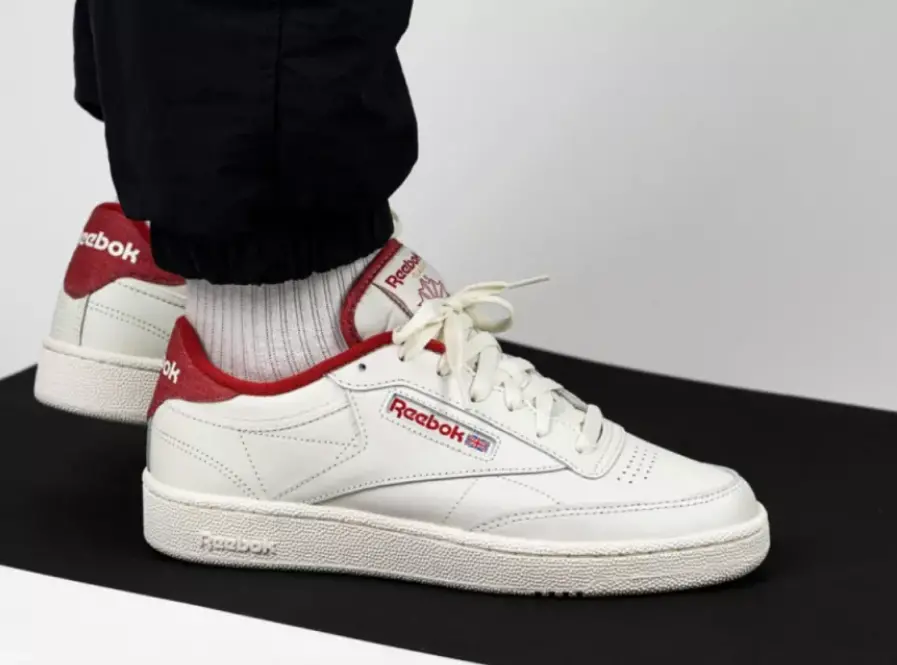 Alternative view of Giày Reebok Club C 85 'White Red' FY9424