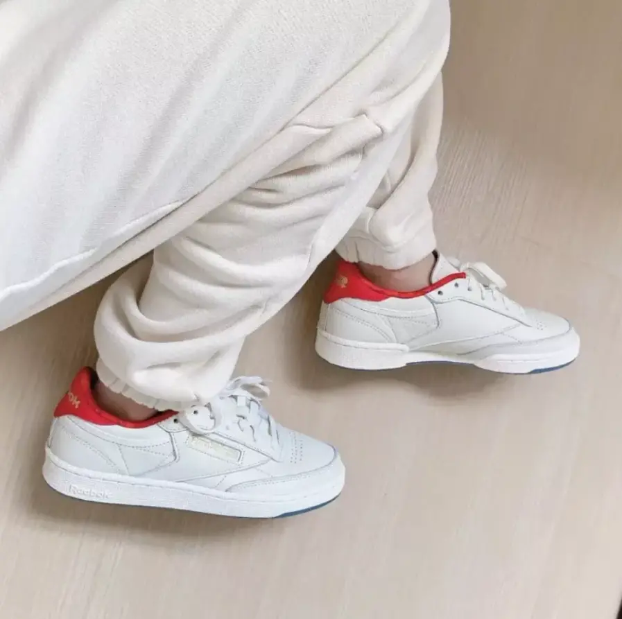 Alternative view of Giày Reebok Club C 85 Trainer 'Chalk Scarlet' H04937