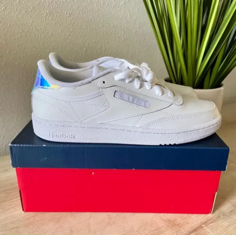 Alternative view of Giày Reebok Wmns Club C 85 'Iridescent' FV1996