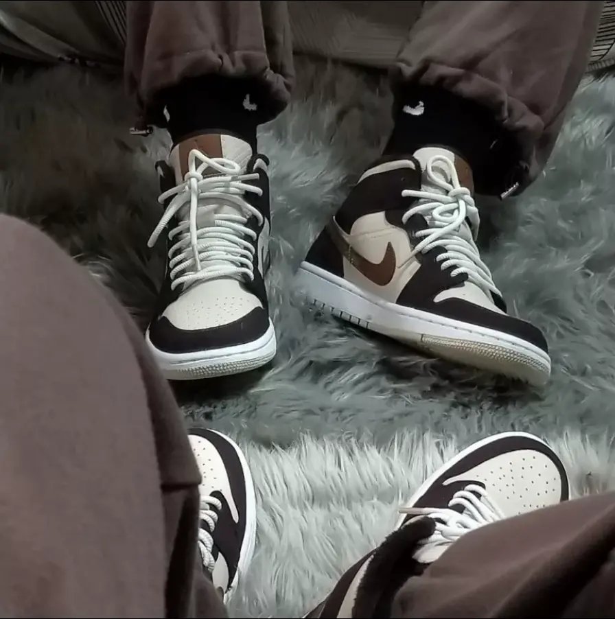 Giày Nike Air Jordan 1 Mid 'Cream Dark Chocolate' DO6699-200 - Ảnh 5