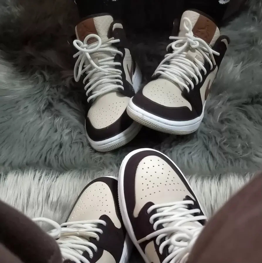 Giày Nike Air Jordan 1 Mid 'Cream Dark Chocolate' DO6699-200 - Ảnh 3