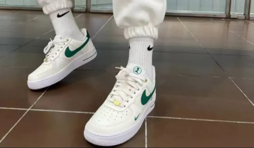 Alternative view of Giày Nike Air Force 1 Low '07 LV8 'Sail Malachite' DQ7658-101
