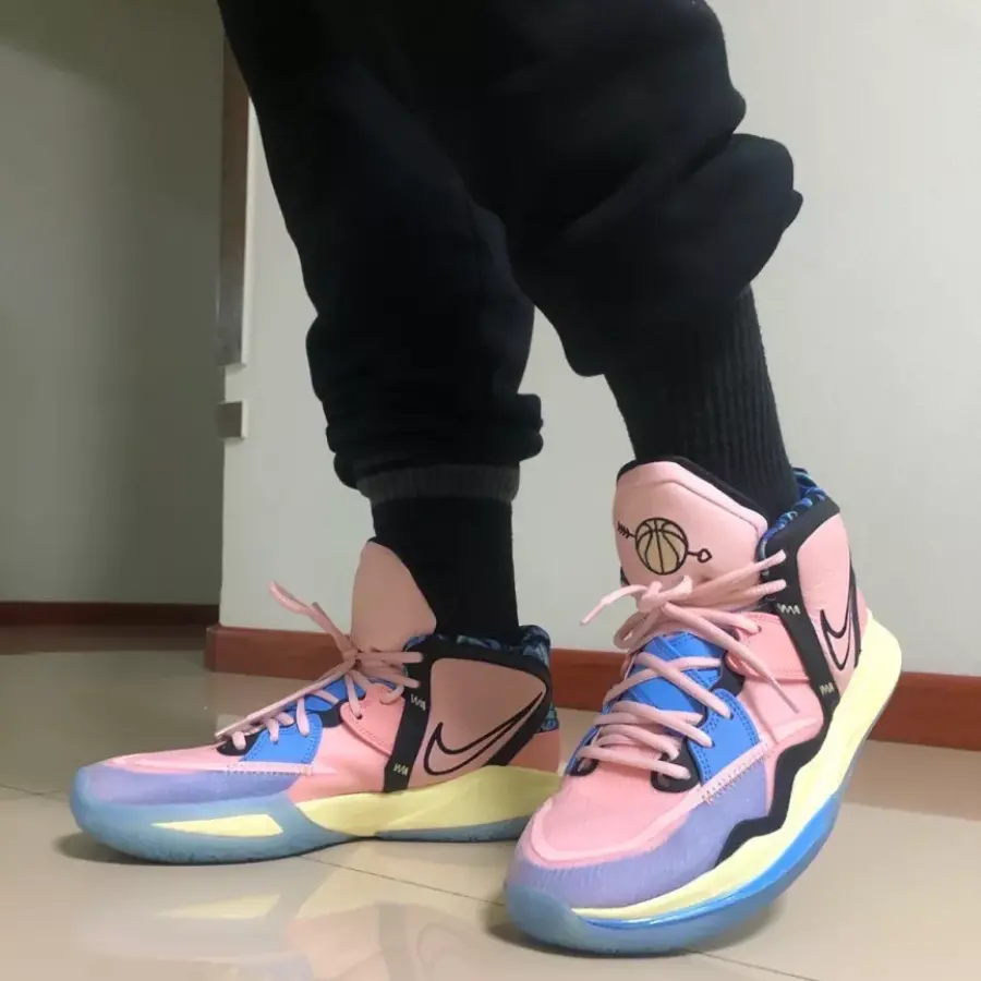 Alternative view of Giày Nike Zoom Kyrie 8 Infinity EP 'Valentine's Day' DH5387-900