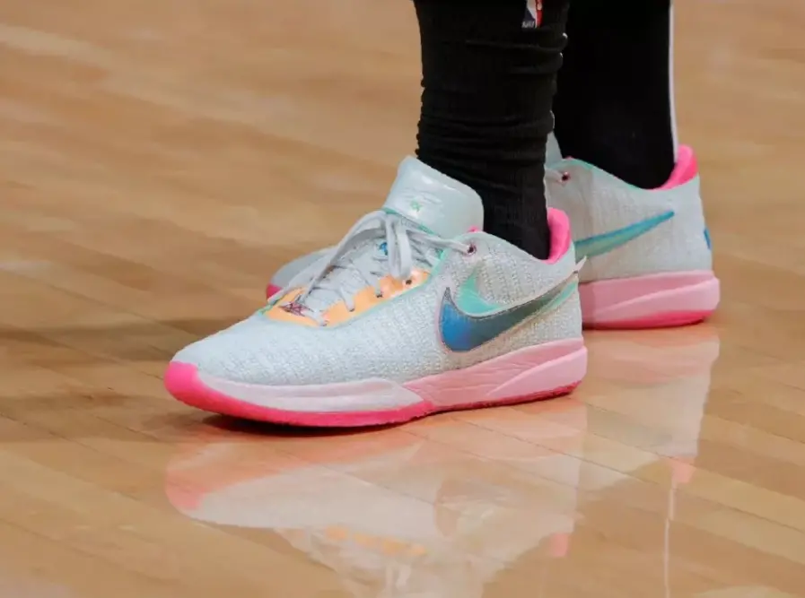 Alternative view of Giày Nike Lebron 20 'Time Machine' DJ5422-300