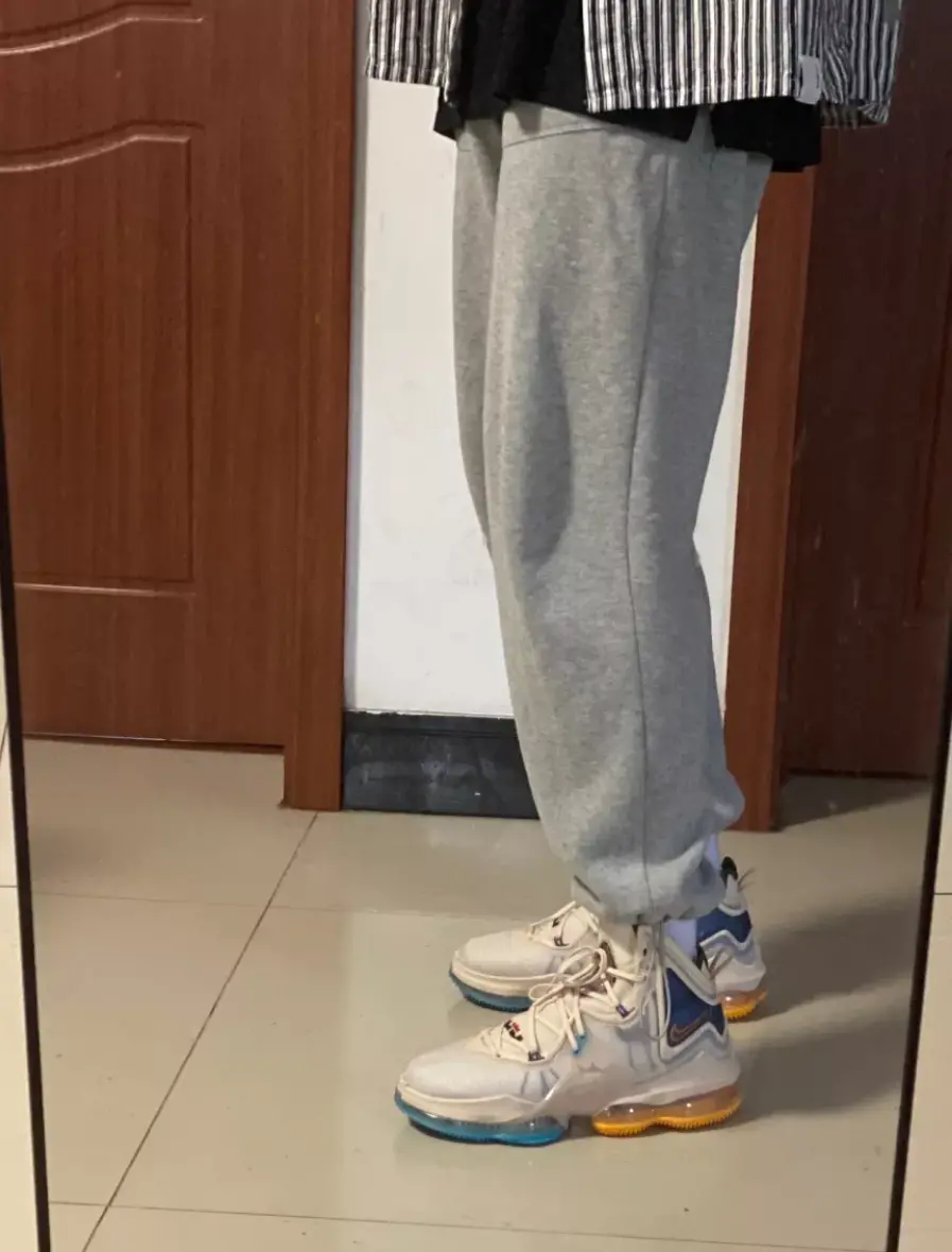 Alternative view of Giày Nike Lebron 19 'Minneapolis Lakers' DC9341-200