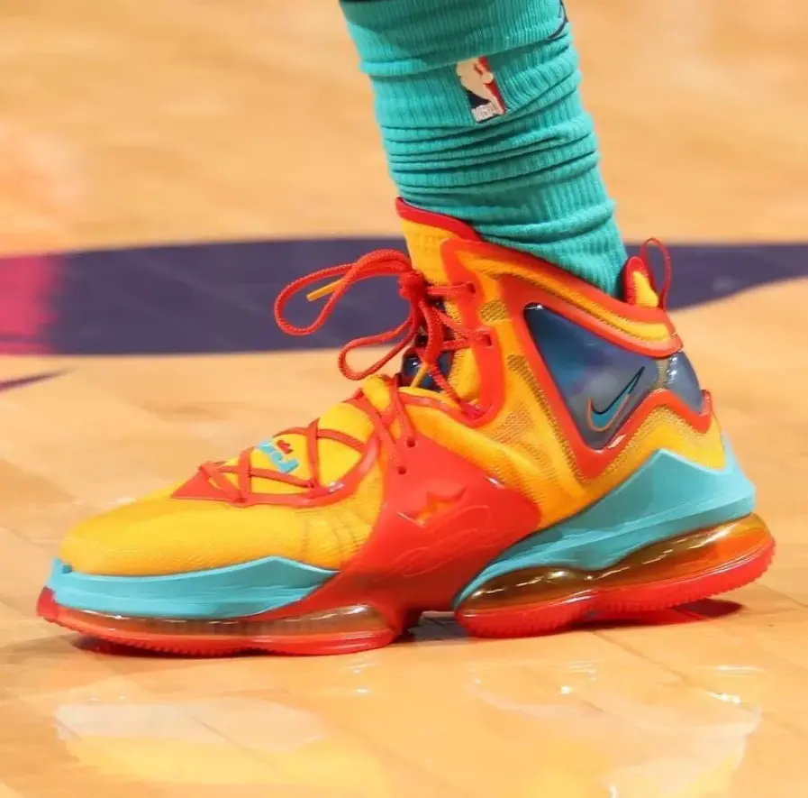 Giày Nike Lebron 19 'Tune Squad' DC9338-800 - Ảnh 3