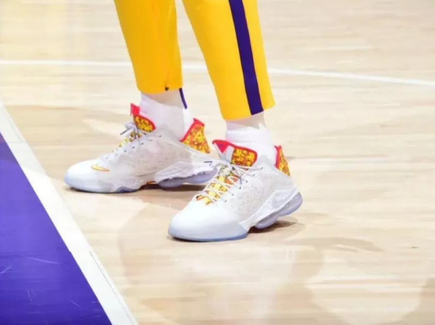 Giày Nike Lebron 19 Low 'Magic Fruity Pebbles' DQ8344-100 - Ảnh 3