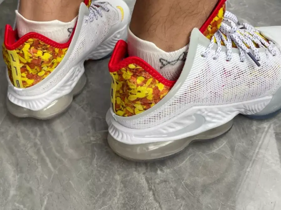 Alternative view of Giày Nike Lebron 19 Low 'Magic Fruity Pebbles' DQ8344-100