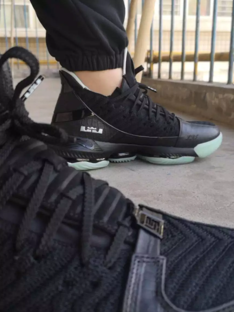 Giày Nike LeBron 16 'Glow' CD2451-001 - Ảnh 3