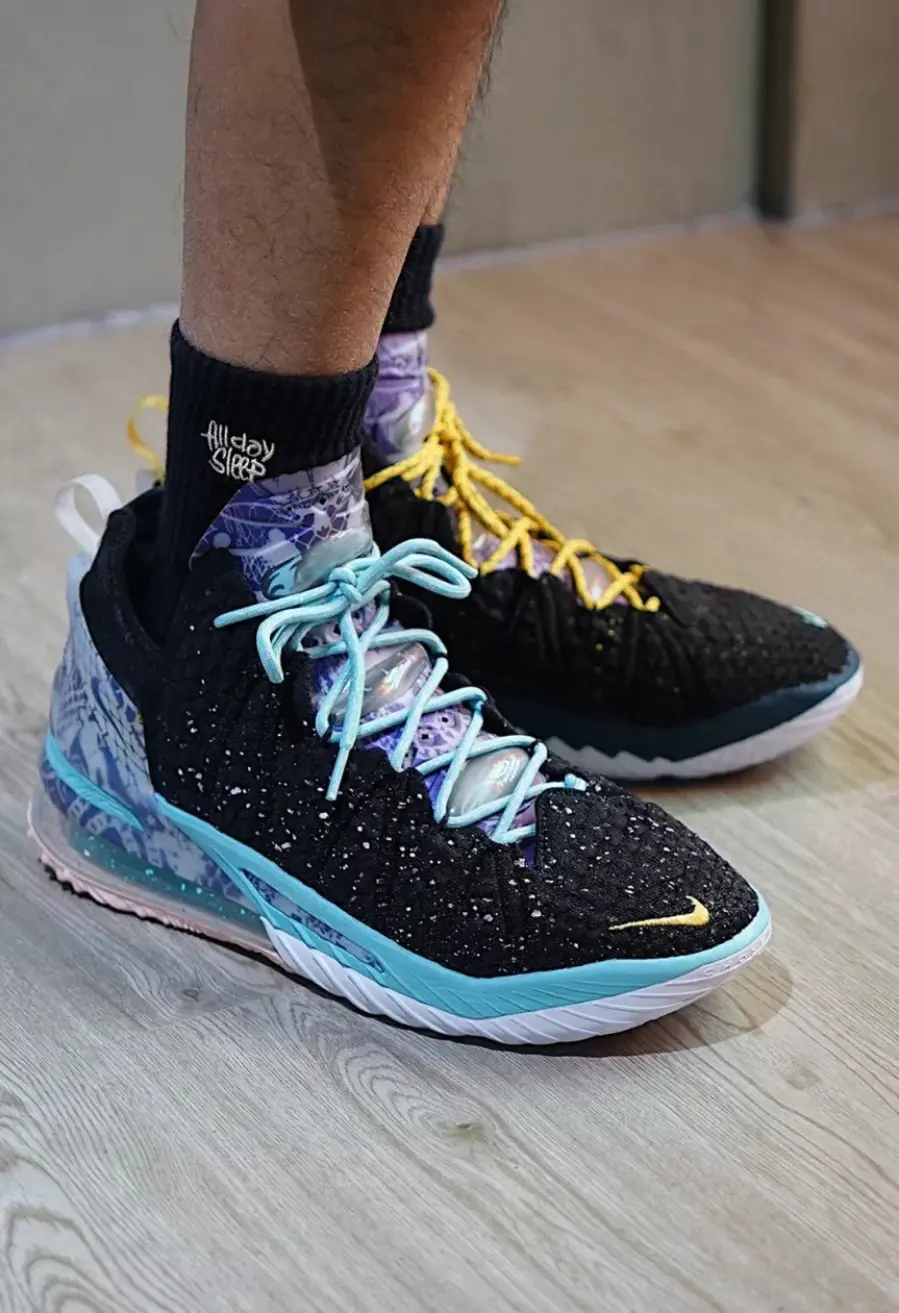 Alternative view of Giày Nike LeBron 18 'Reflections' DB8148-003