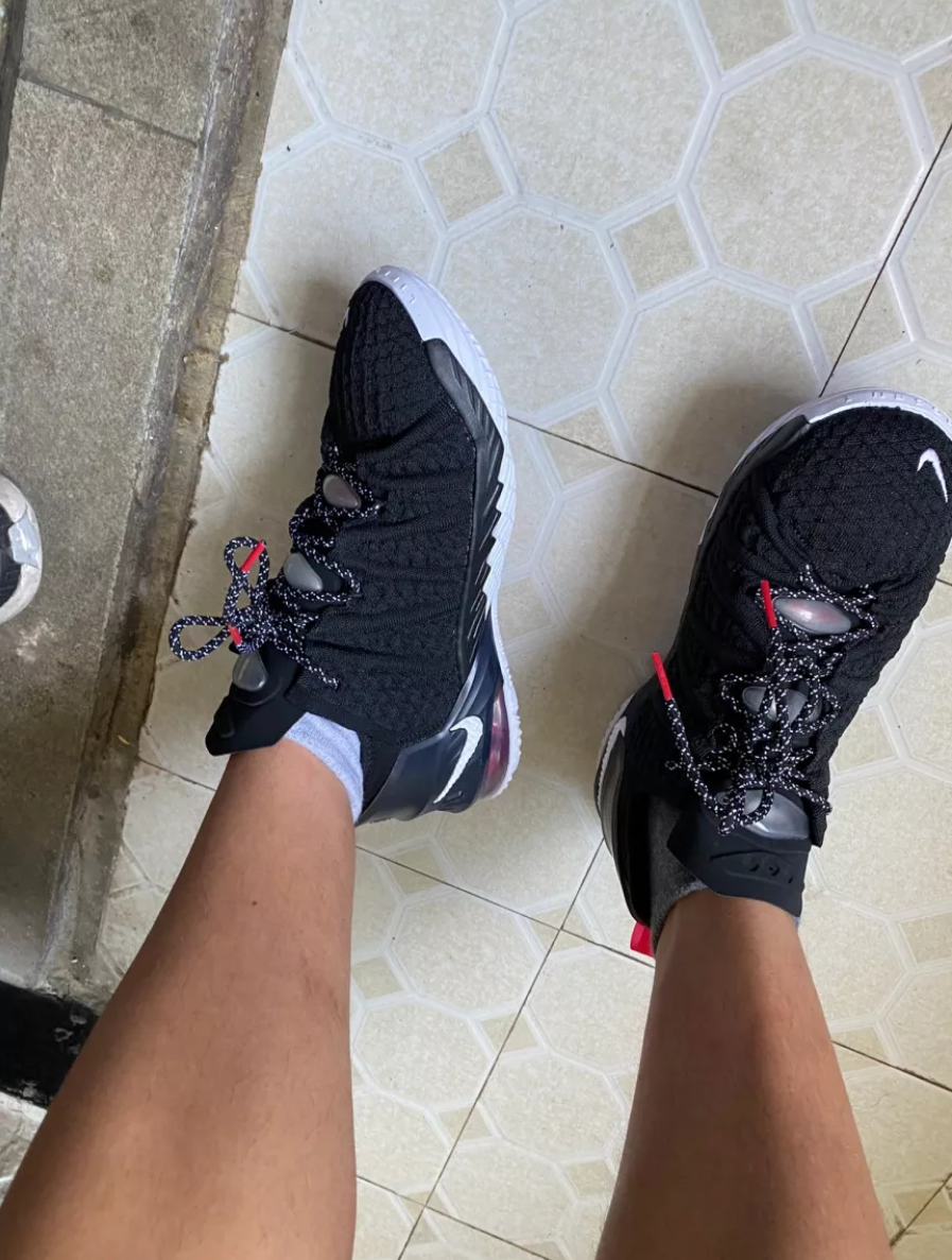 Giày Nike LeBron 18 GS 'Black University Red' CW2760-001 - Ảnh 3