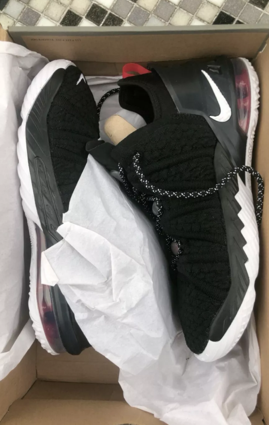 Giày Nike LeBron 18 GS 'Black University Red' CW2760-001 - Ảnh 4