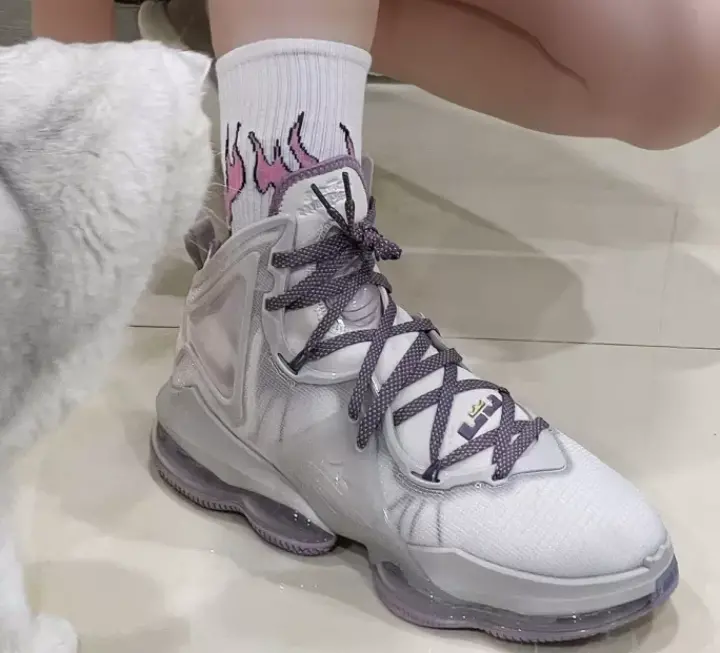 Alternative view of Giày Nike Lebron 19 'Strive For Greatness' DC9340-004