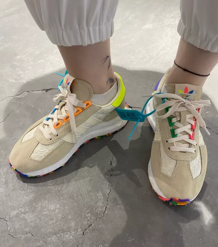 Alternative view of Giày Adidas Retropy E5 Pride 'Cream White' GV9116