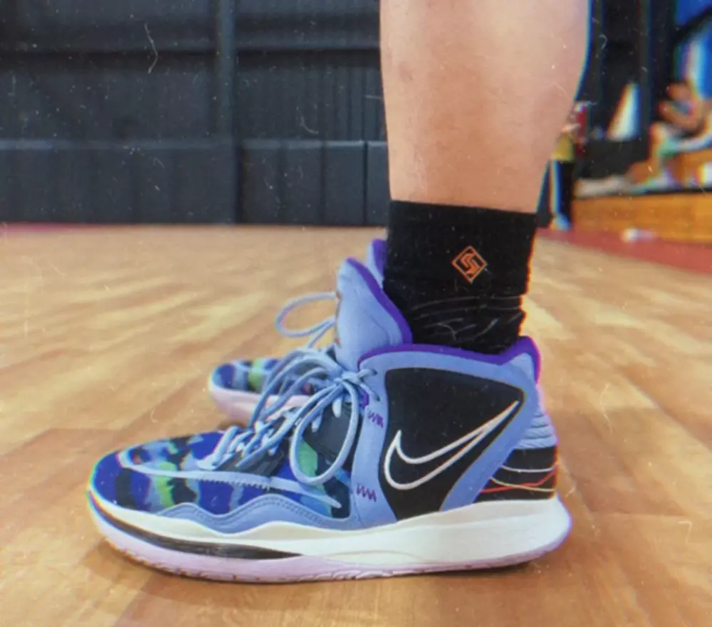 Alternative view of Giày Nike Kyrie 8 Infinity 'Multi Color Camo' (GS) DD0334-400