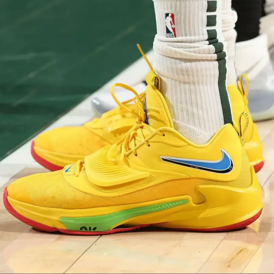 Alternative view of Giày Nike Zoom Freak 3 NRG 'Uno Yellow' DC9363-700