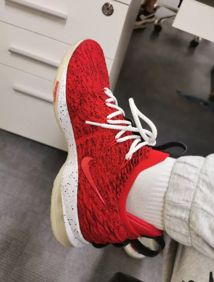 Alternative view of Giày Nike LeBron 15 Low EP 'University Red' AO1756-600