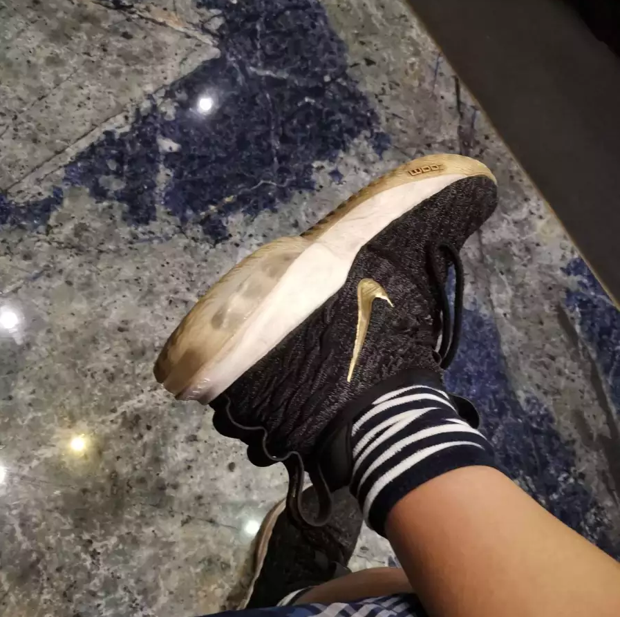 Giày Nike LeBron 15 Low 'Metallic Gold' AO1756-001 - Ảnh 3