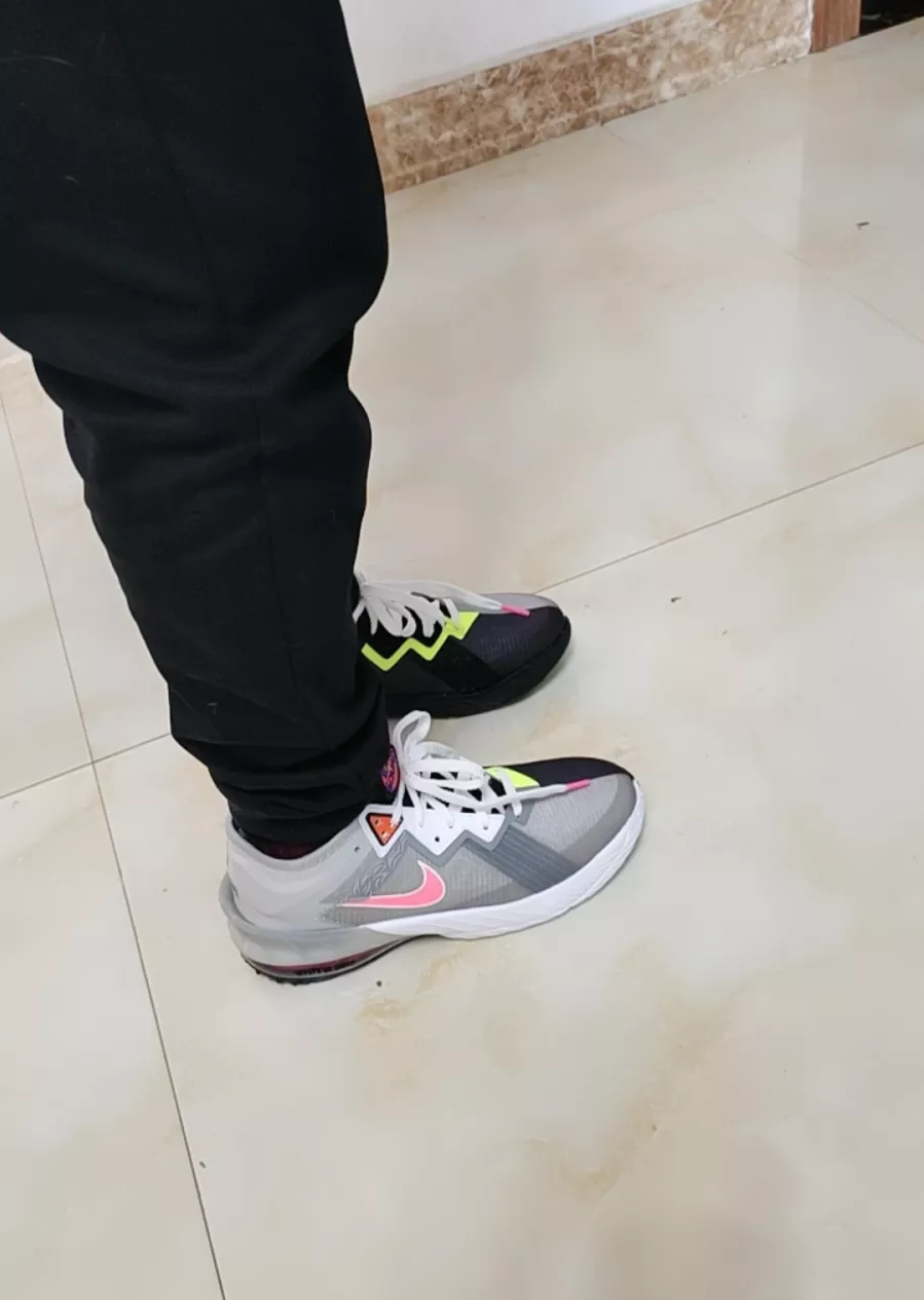 Giày Nike Space Jam x LeBron 18 Low GS 'Bugs x Marvin' DJ3760-005 - Ảnh 3