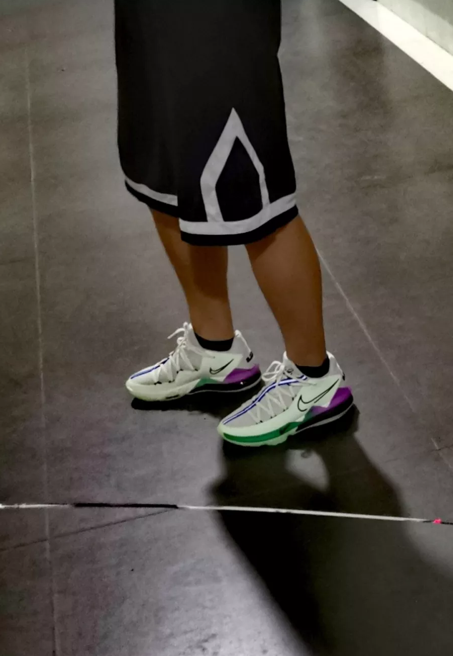 Giày Nike LeBron 17 Low EP 'Glow In The Dark' CD5006-005 - Ảnh 3