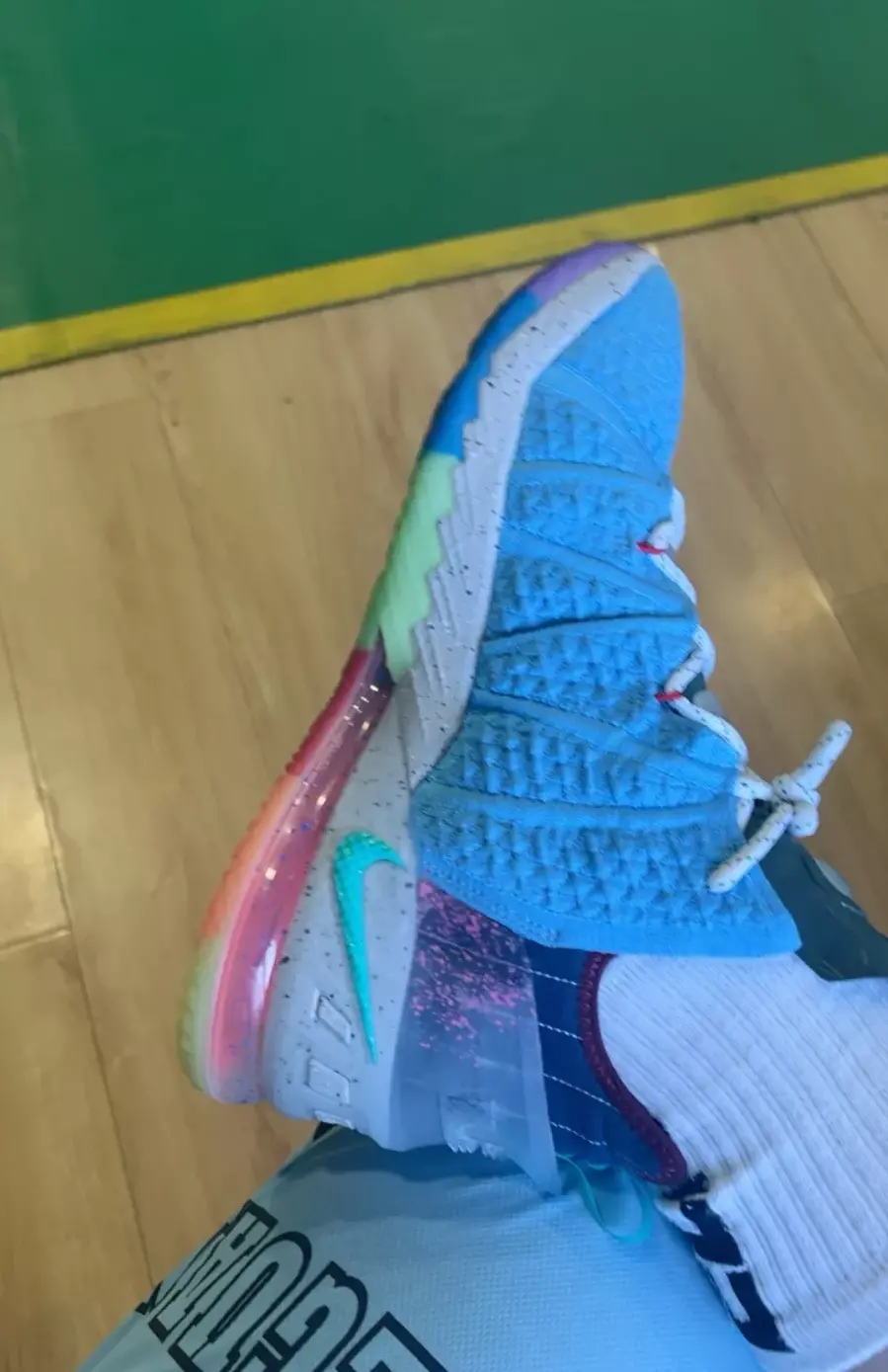 Alternative view of Giày Nike LeBron 18 EP 'Best Of 1-9' DM2814-400