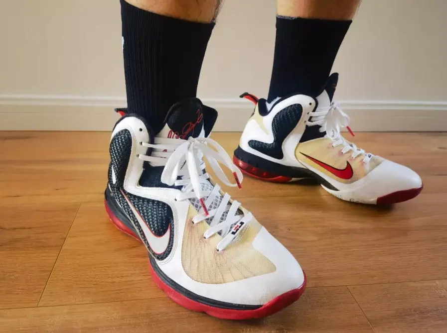 Alternative view of Giày Nike LeBron 9 'Miami Heat Home' 469764-100