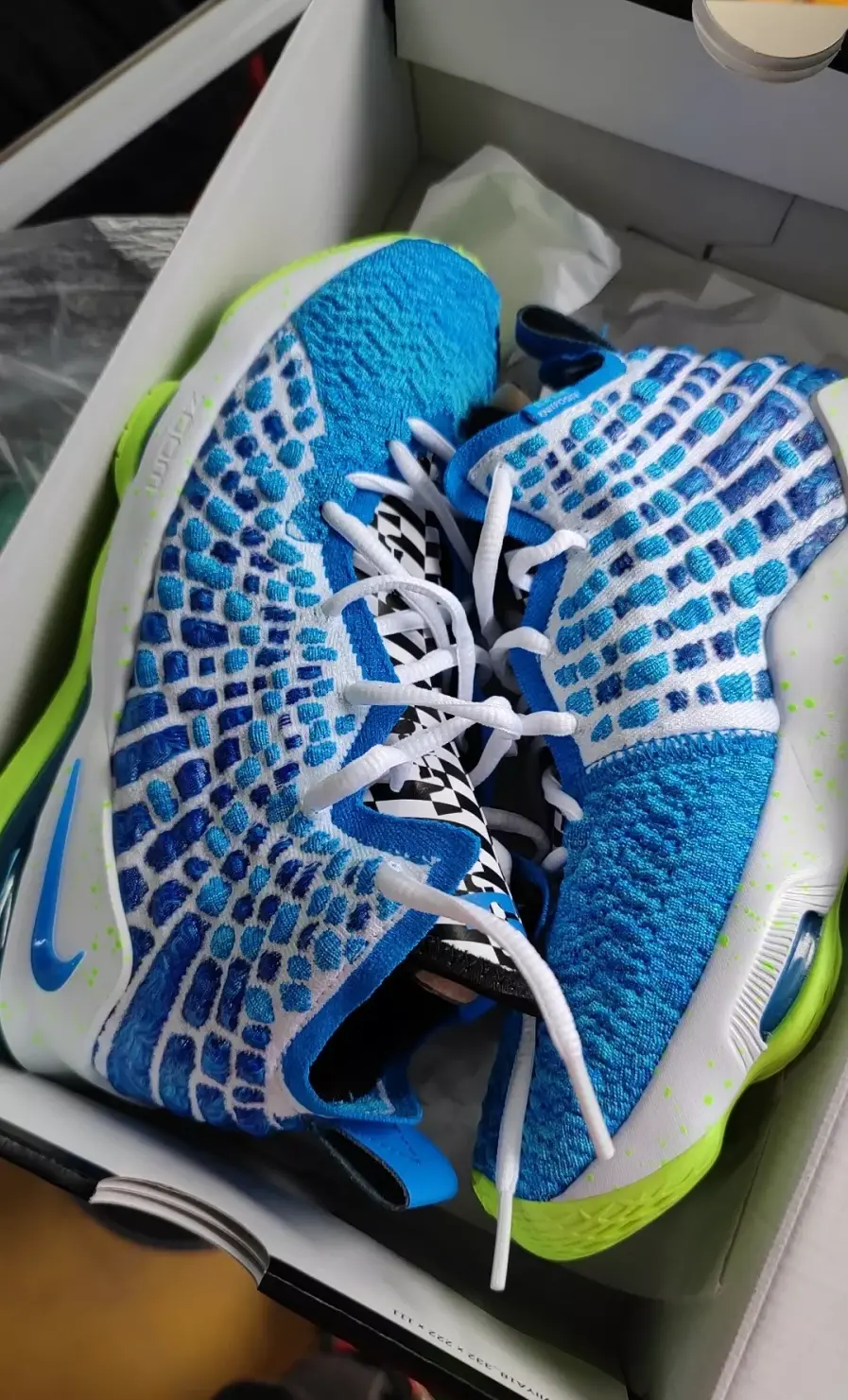 Alternative view of Giày Nike LeBron 17 GS 'Sprite' BQ5594-434
