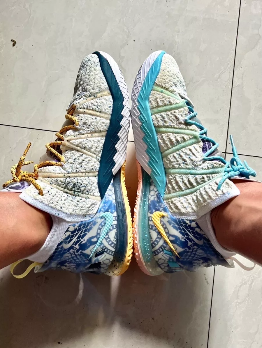 Giày Nike LeBron 18 'Reflections Flip' DB8148-100 - Ảnh 4