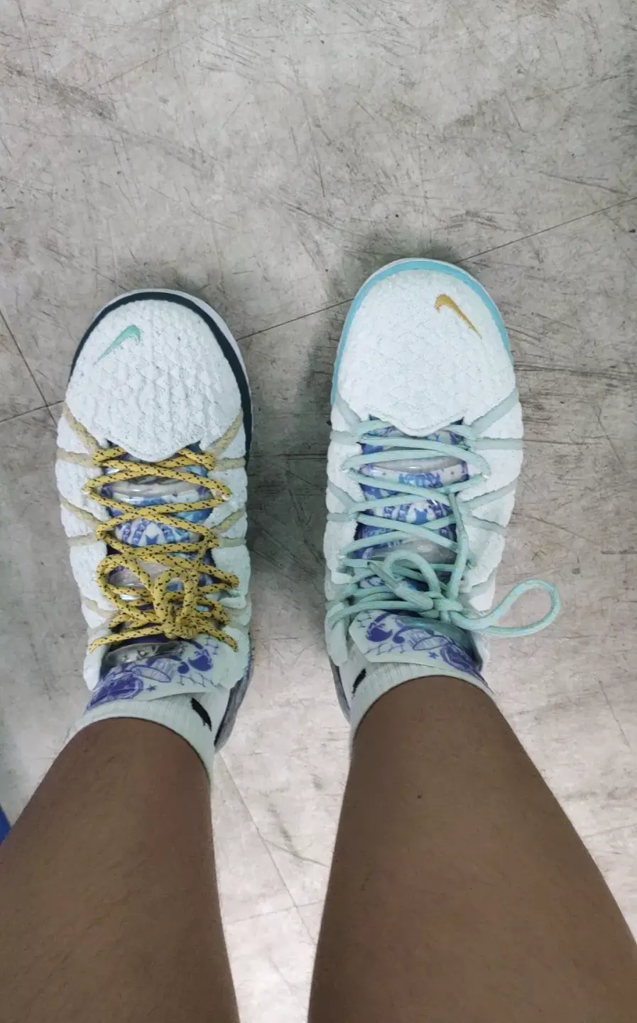 Alternative view of Giày Nike LeBron 18 'Reflections Flip' DB8148-100