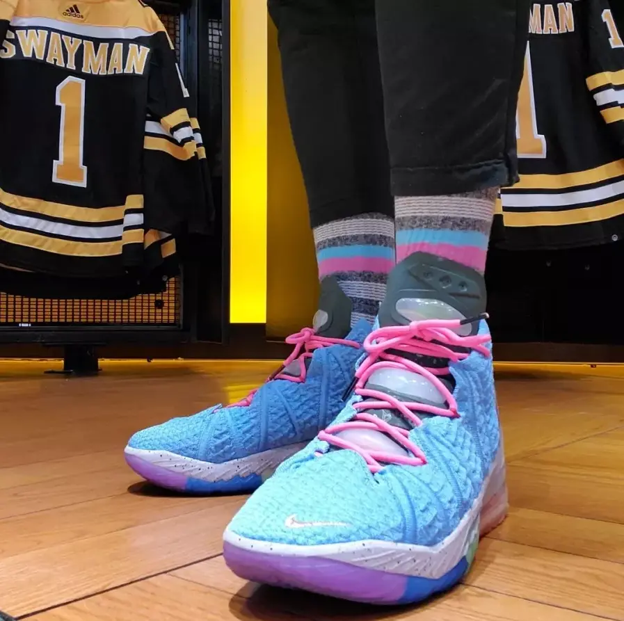 Alternative view of Giày Nike LeBron 18 'Best Of 1-9' DM2813-400