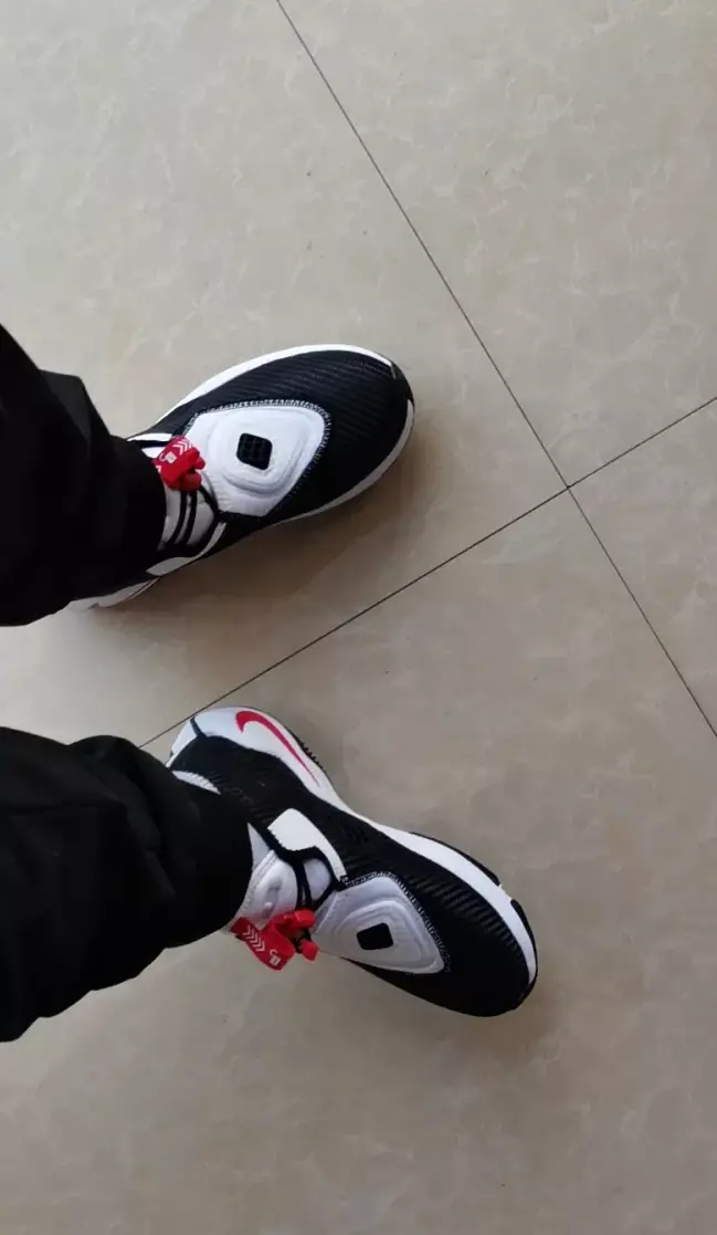 Alternative view of Giày Nike LeBron Soldier 14 GS 'Bred' CN8689-002