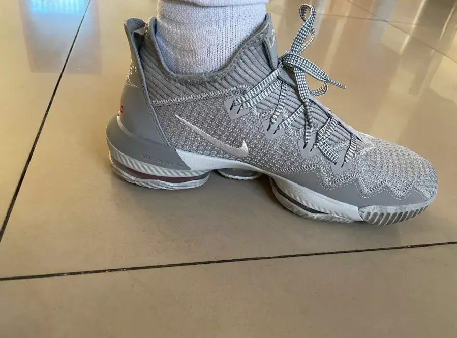 Alternative view of Giày Nike LeBron 16 Low 'Wolf Grey' CI2668-003