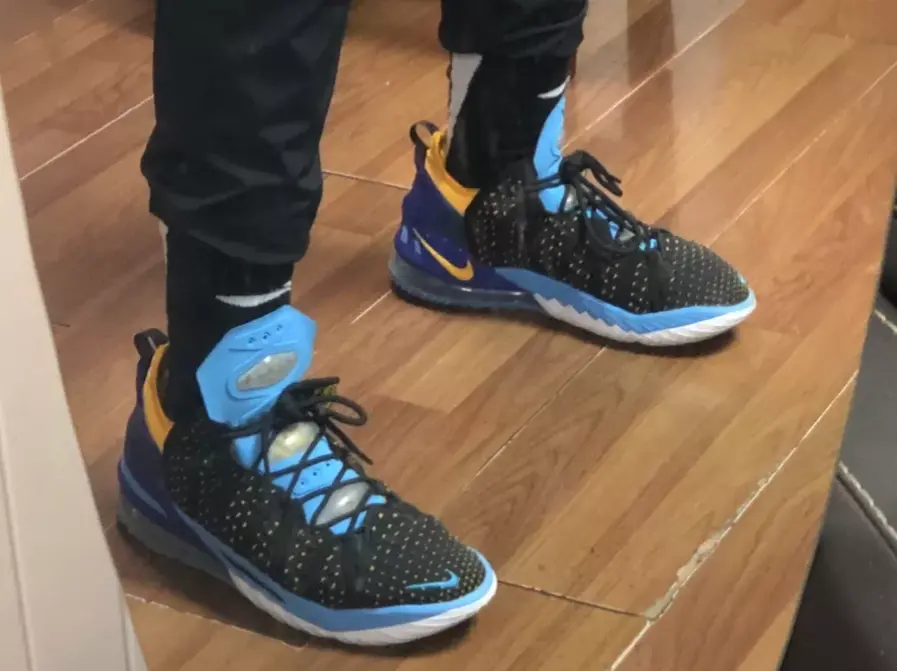 Alternative view of Giày Nike LeBron 18 'Lakers Heritage' CQ9283-006
