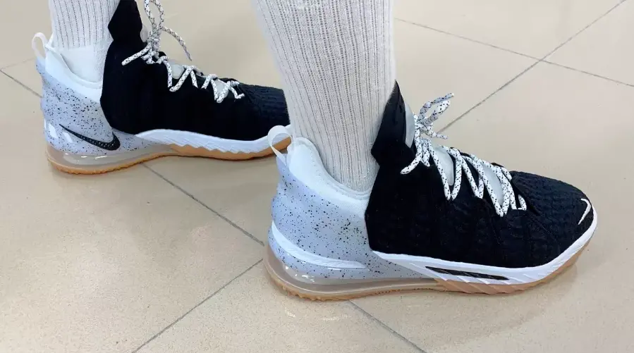 Alternative view of Giày Nike LeBron 18 'Black White Gum' CQ9283-007
