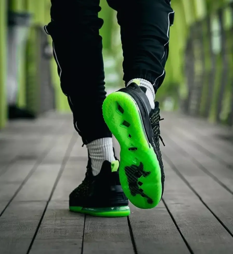 Alternative view of Giày Nike LeBron 18 'Dunkman' CQ9283-005
