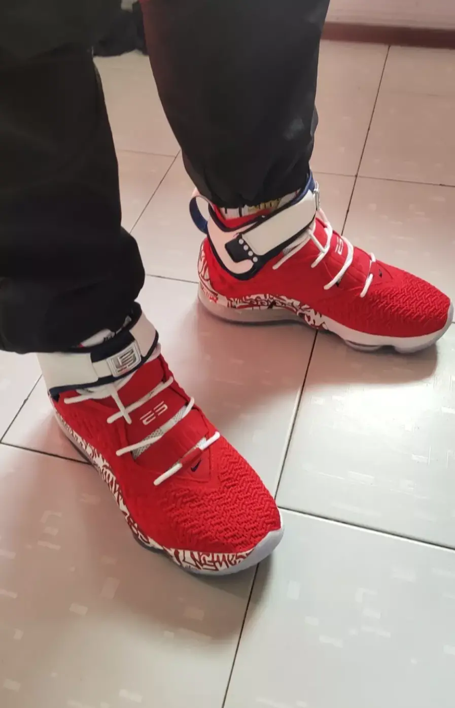 Giày Nike LeBron 17 EP 'Red Graffiti' CT6052-600 - Ảnh 5