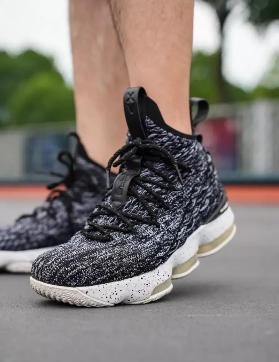 Alternative view of Giày Nike LeBron 15 'Ashes' 897648-002