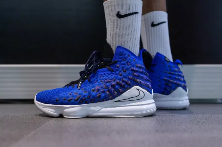 Alternative view of Giày Nike Uninterrupted x LeBron 17 'More Than An Athlete' CT3464-400