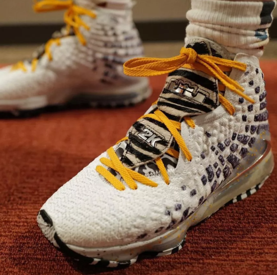 Giày Nike NBA 2K20 x LeBron 17 'Bron 2K Playoffs' Gamer Exclusive BQ3177-101 - Ảnh 5