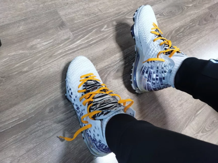 Giày Nike NBA 2K20 x LeBron 17 'Bron 2K Playoffs' Gamer Exclusive BQ3177-101 - Ảnh 2