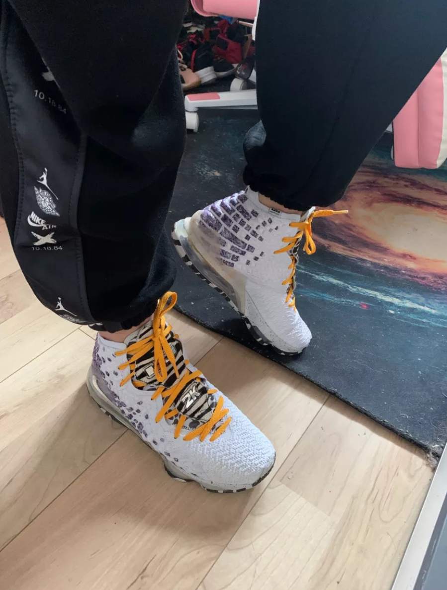 Giày Nike NBA 2K20 x LeBron 17 'Bron 2K Playoffs' Gamer Exclusive BQ3177-101 - Ảnh 4