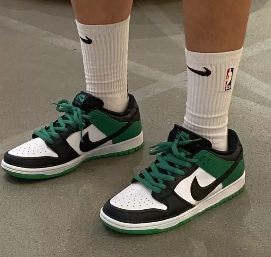 Alternative view of Giày Nike Dunk Low Pro SB 'Classic Green' BQ6817-302