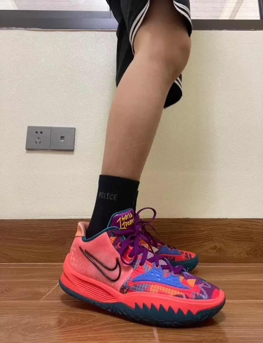Giày Nike Kyrie Low 4 EP '1 World 1 People' CZ0105-600 - Ảnh 3