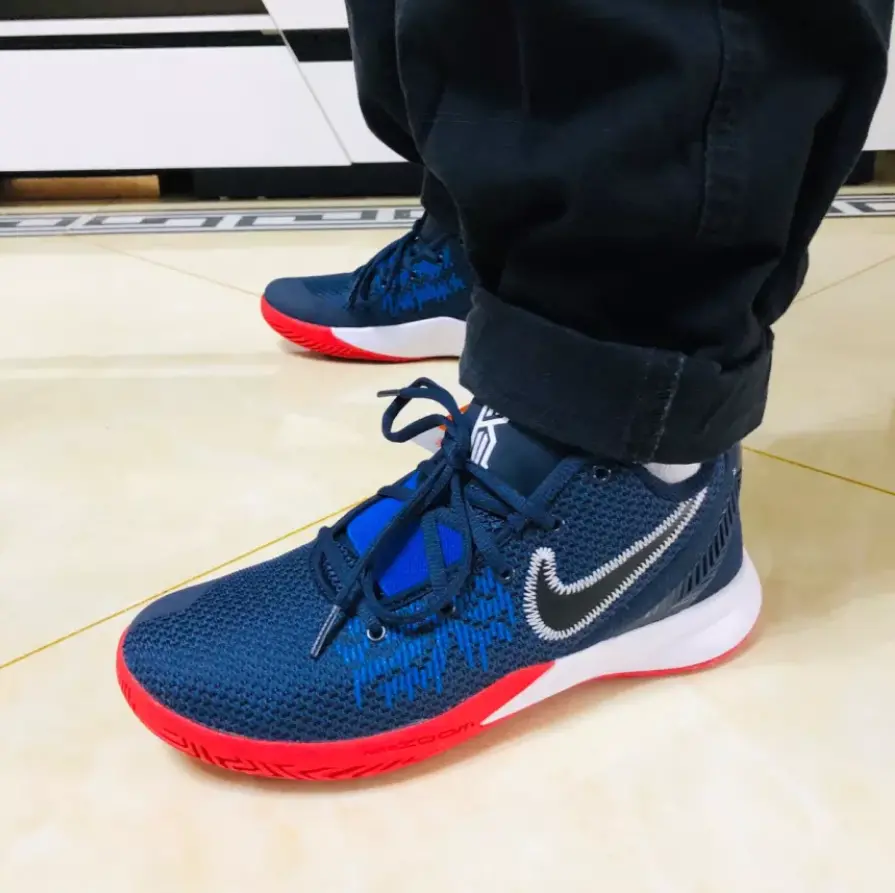 Alternative view of Giày Nike Kyrie Flytrap 'University Red' AO4438-401