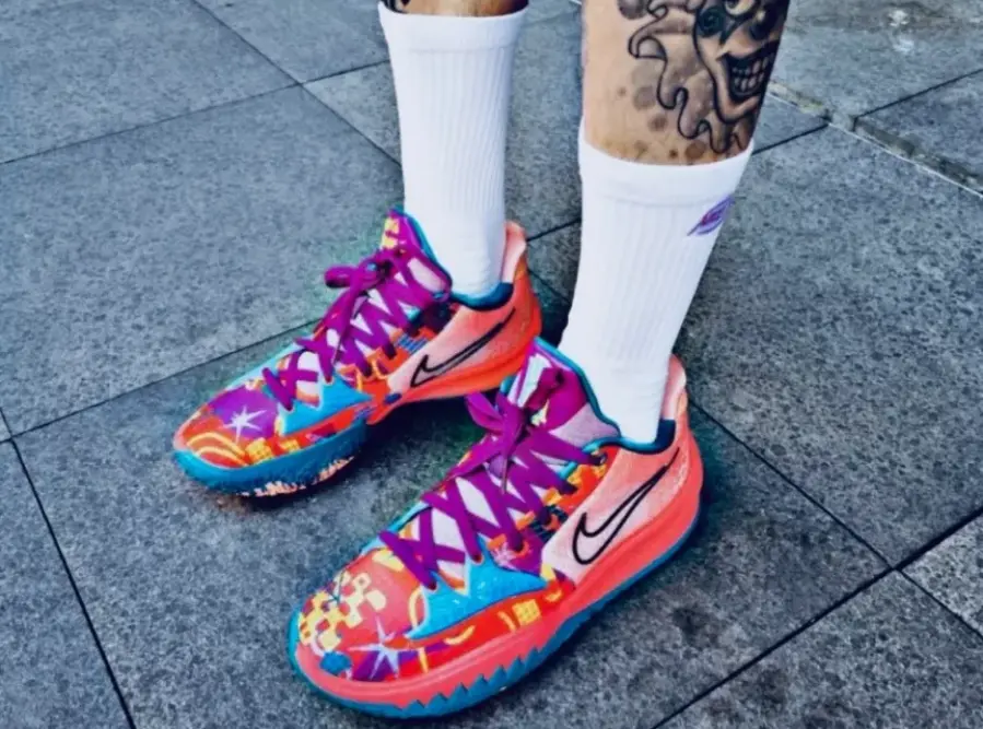 Alternative view of Giày Nike Kyrie 4 Low 'Bright Crimson' CW3985-600